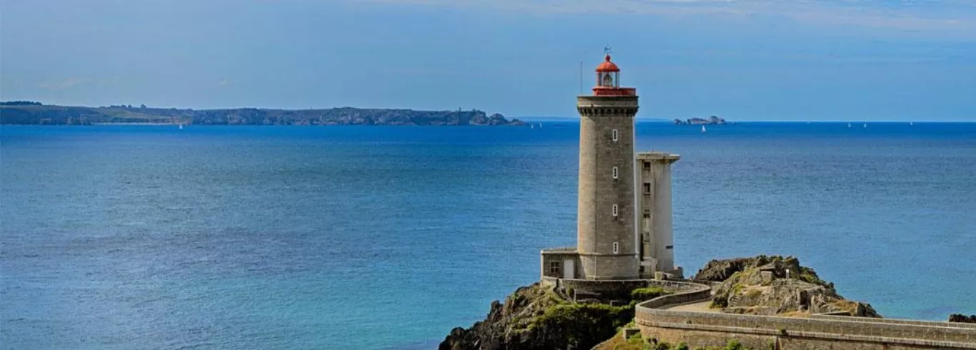 Photo du phare du Petit-Minou sur la côte nord du goulet de Brest